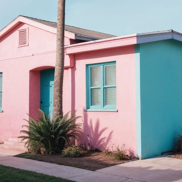 Parrotones Painting offers expert interior & exterior work, free estimates, and smart color advice. We use quality materials, work fast, and know how to handle the local climate. Plus, we’ve got special discounts and a membership plan to help you save. Let’s refresh your space — hassle-free!